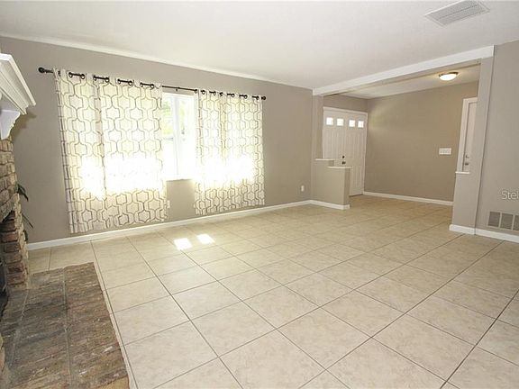 5th image of 361 Celery Cir