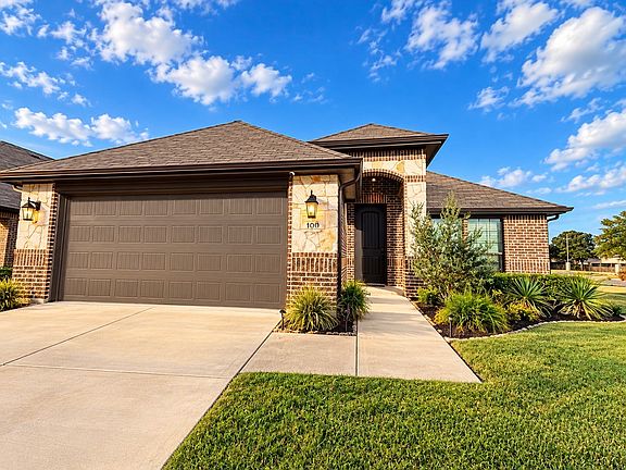 2nd image of 100 Gardenia Dr