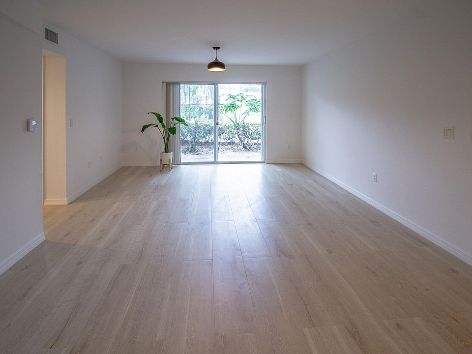 1st image of 1200 Crestwood Ct S APT 1204