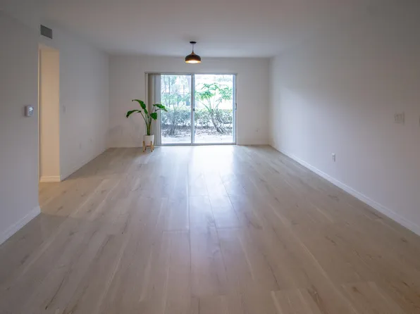 1200 Crestwood Ct S APT 1204, Royal Palm Beach, FL 33411