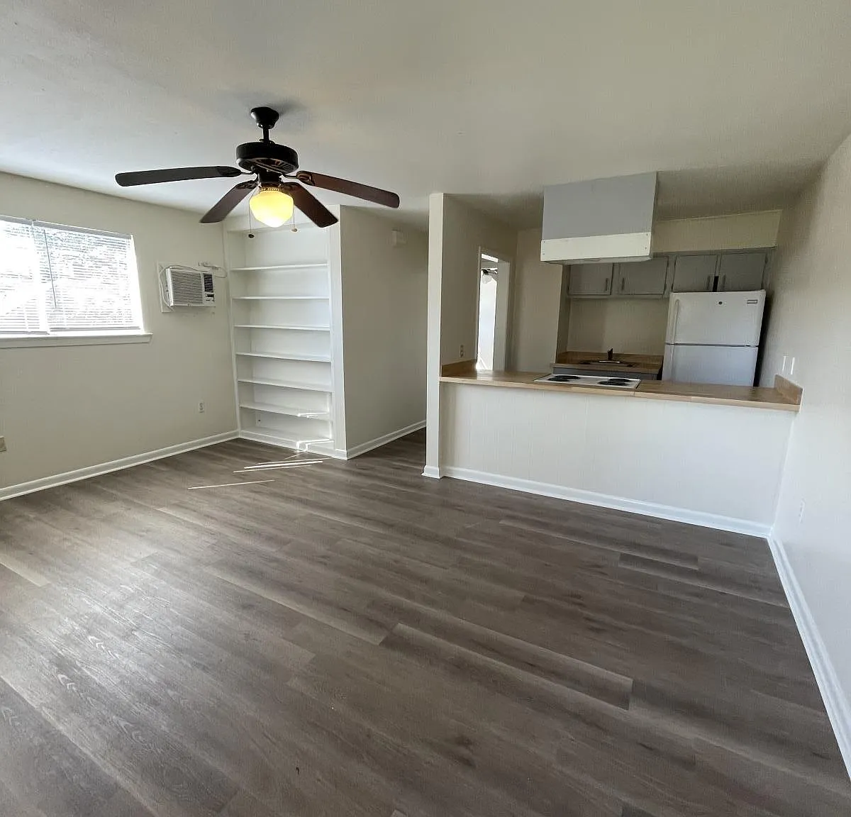 115 S Leo St — Photo 1