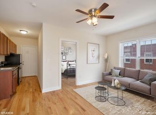 953 W Cornelia Ave, Chicago, IL 60657