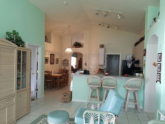 4th image of 177 Thornbury Dr