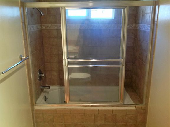 3rd image of 620 Alexander St #1