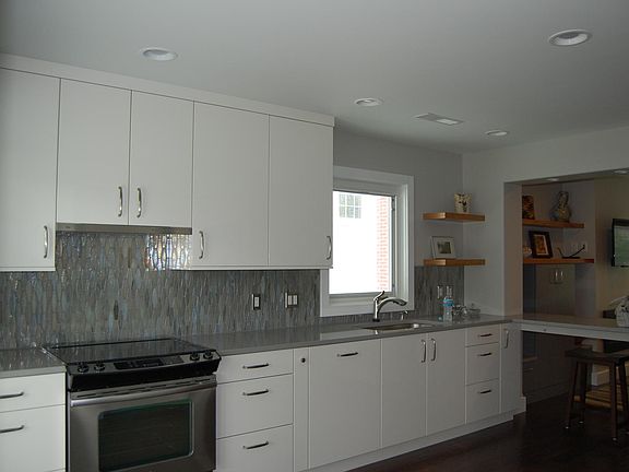 High end kitchen cabinets with quartz countertops. Not shown: dining room with seating for 4 which looks out to the backyard and deck. Kitchen is fully stocked with pots/pans/plates/silverware, etc.