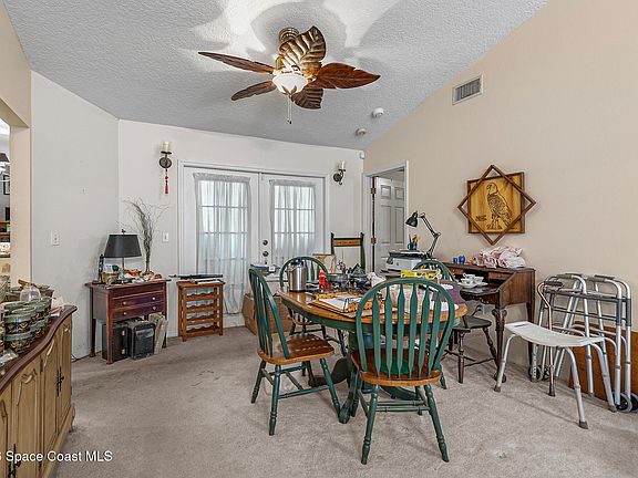 5th image of 275 Cardinal Dr