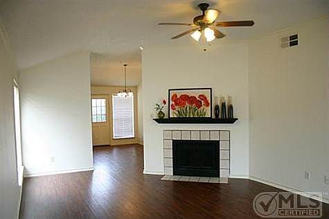 5th image of 2429 Oakmont Dr