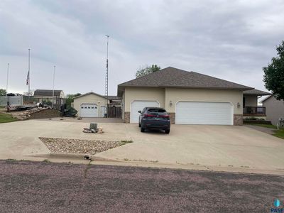 208 Carroll St, Canton, SD, 57013