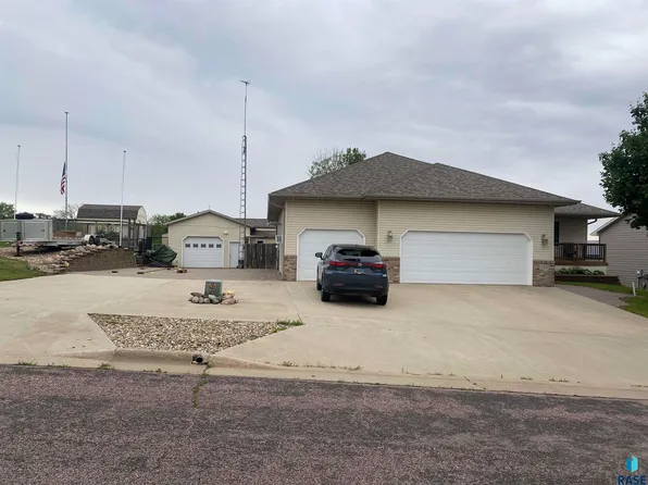 208 Carroll St, Canton, SD 57013