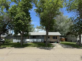 203 3rd Ave SE, Crosby, ND 58730