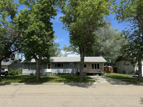 203 3rd Ave SE, Crosby, ND 58730