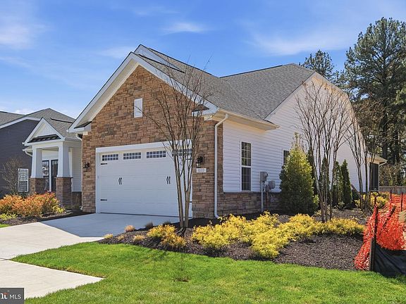 3rd image of 1003 Champlain Ct
