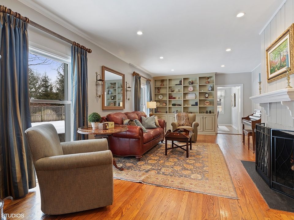 1048 Pleasant Ln, Glenview, IL 60025 Zillow