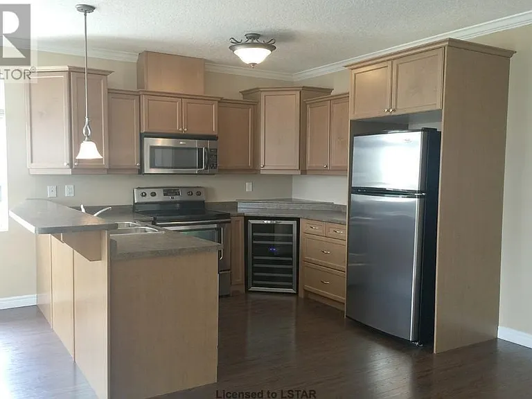 435 Colborne St — Photo 15