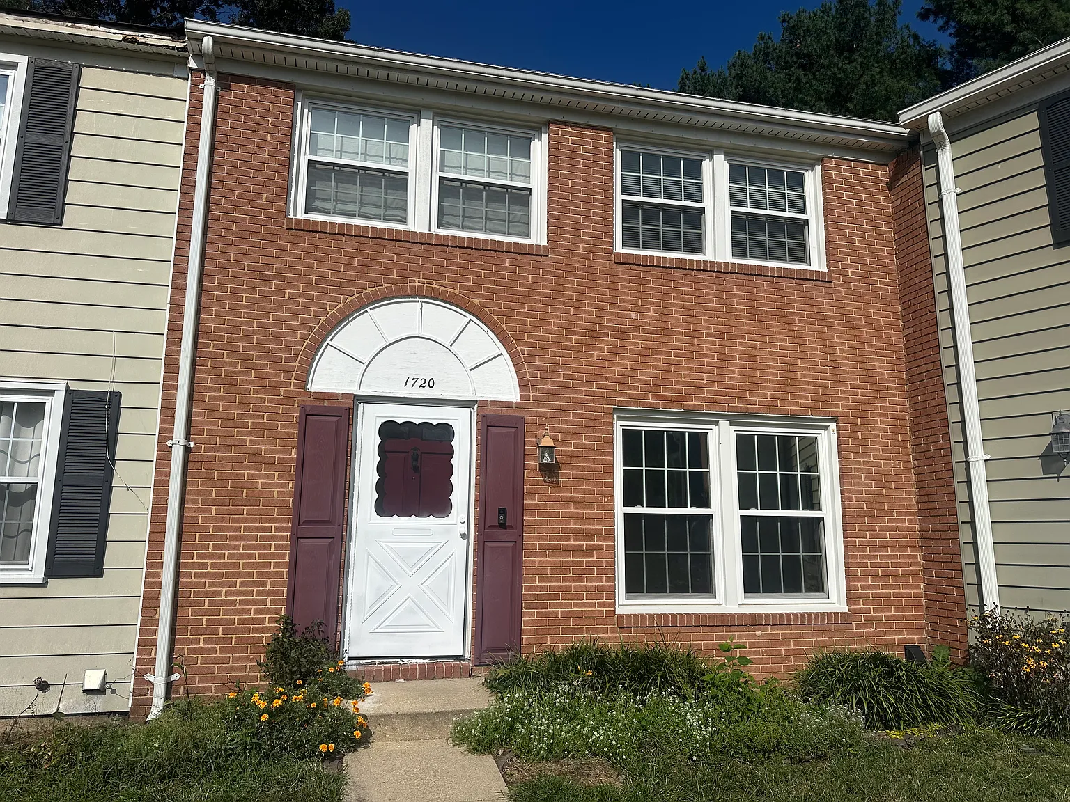 4 bed, 1.5 bath, 2040 sqft, $3,200 — Photo 1