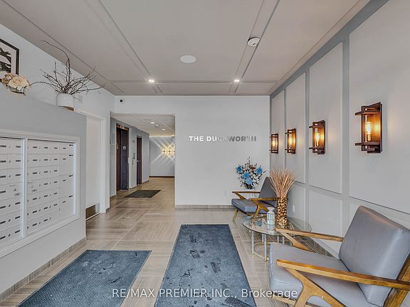 3rd image of 299 Cundles Rd E #110