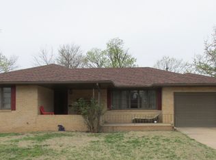 605 S Pioneer Ave, Lyons, KS 67554