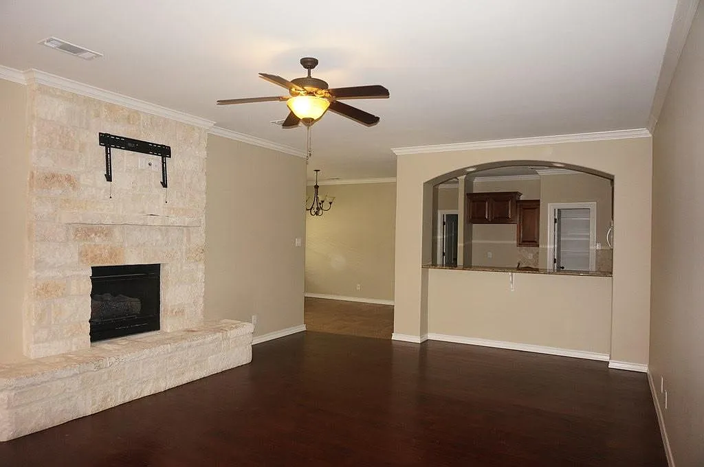 4621 Southland Blvd — Photo 1