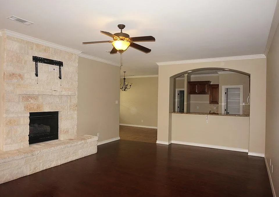 4621 Southland Blvd