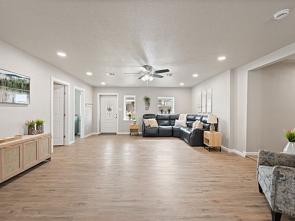 3rd image of 2808 Sky Harbour Dr