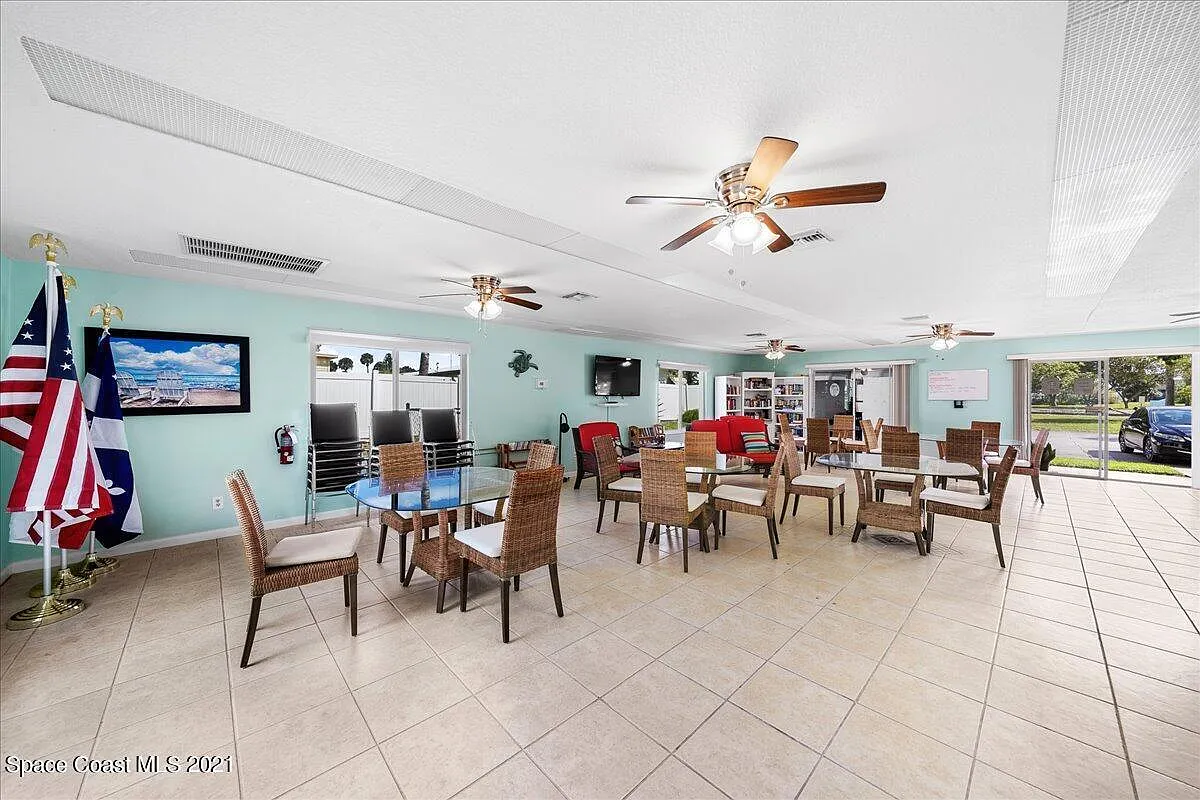 2 bed, 1.5 bath, 882 sqft, $1,550 — Photo 3