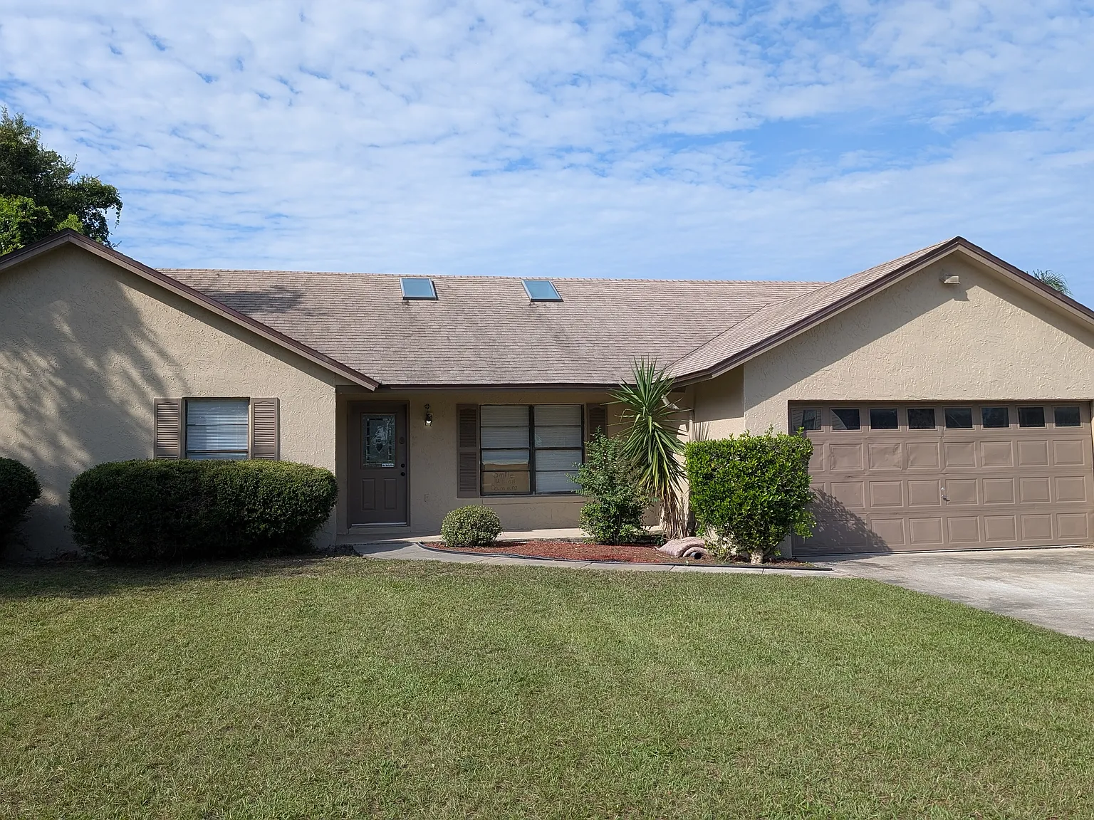 4 bed, 1936 sqft, $2,200 — Photo 1