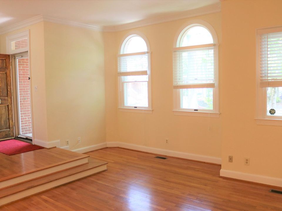 829 Botetourt Gdns, Norfolk, VA 23507 Zillow