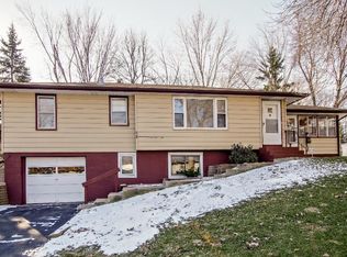 628 Belmont Ln W, Roseville, MN 55113