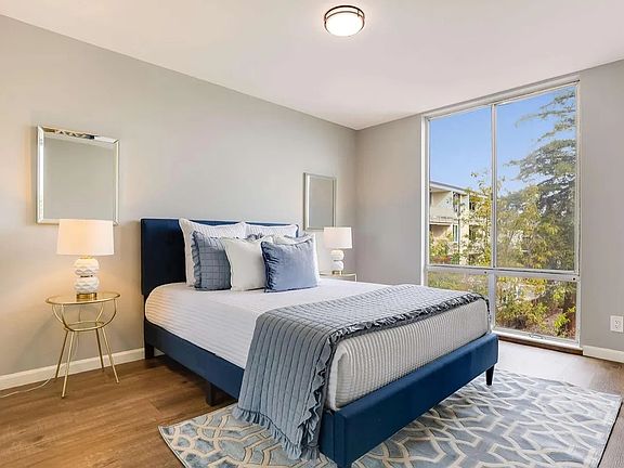 4th image of 1614 Hudson St APT 221