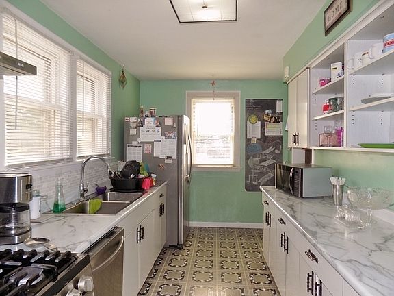 4th image of 2720 W 90th Pl