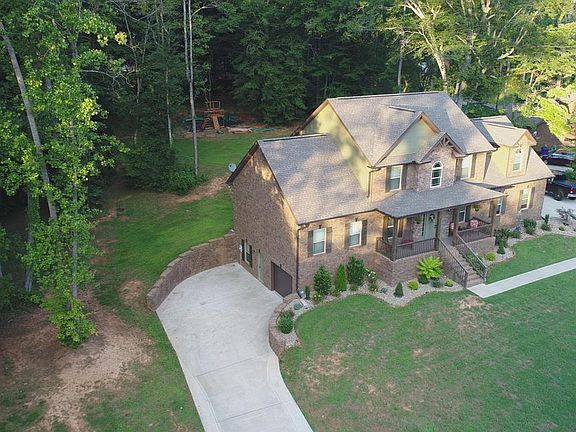 2nd image of 554 Illinois Ave