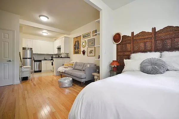 Rented by Charney Real Estate LLC | media 24