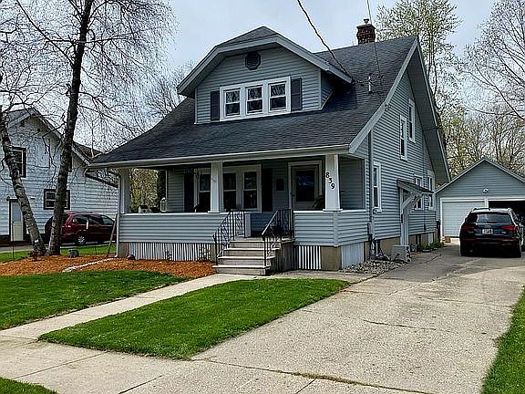 3rd image of 839 Richardson St