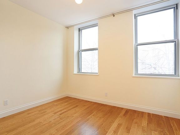 3rd image of 170 De Graw St #3