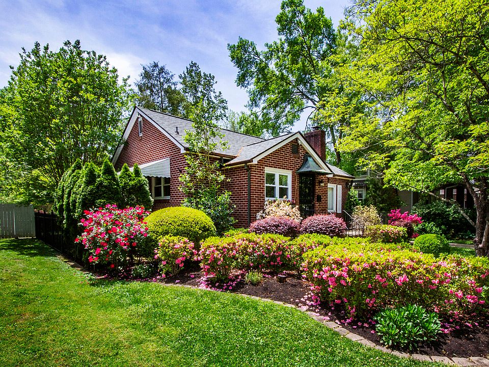 Springtime in Knoxville: Why It’s One of the Best Times to Live, Visit, and Buy Real Estate