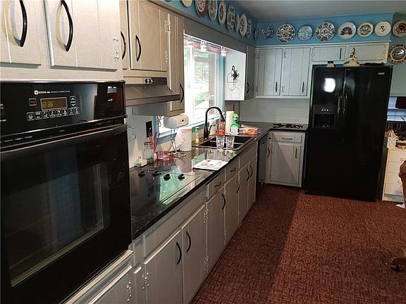 3rd image of 2978 Pine Orchard Dr