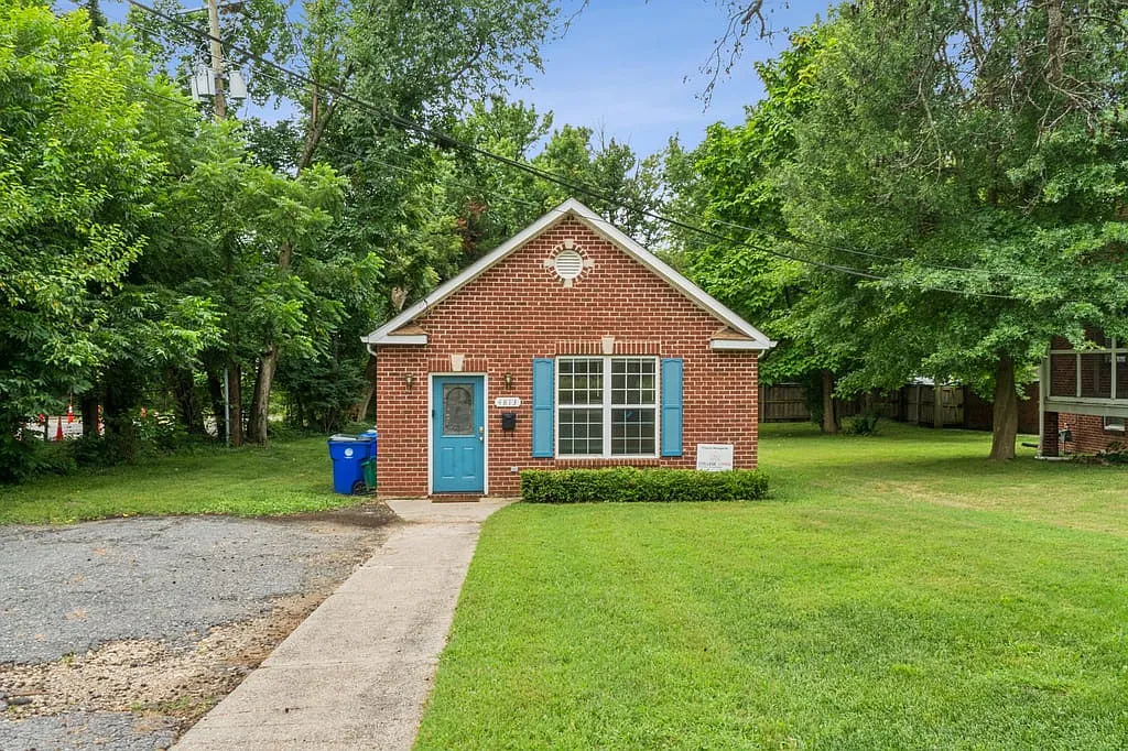 4813 Calvert Road - 1 — Photo 1