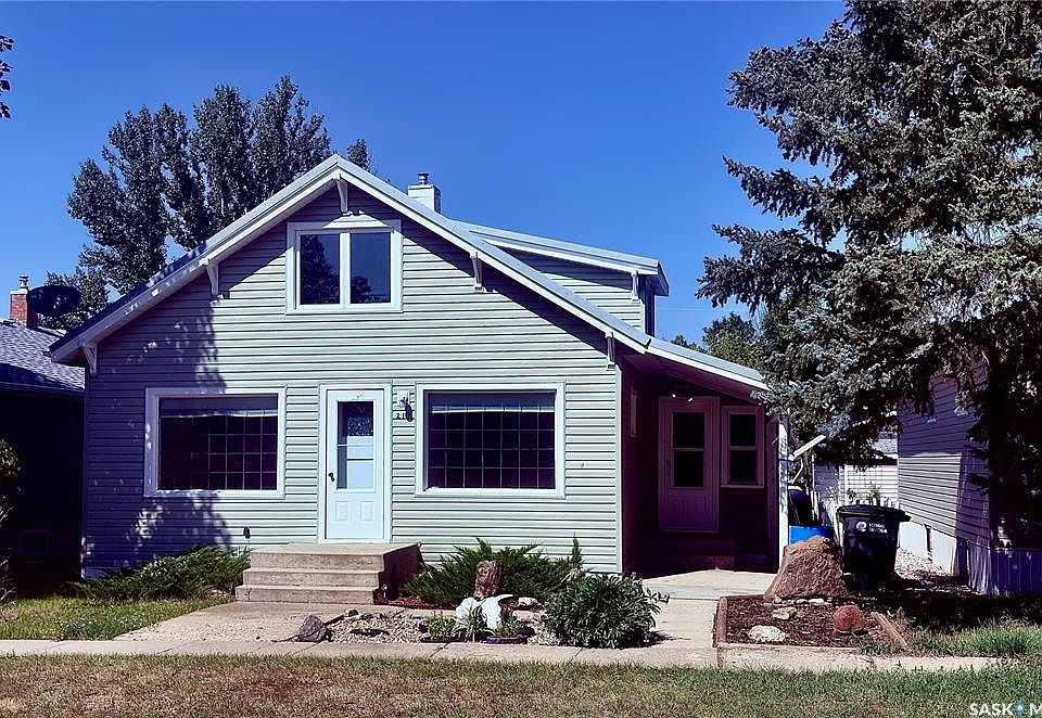 1st image of 217 7th AVENUE E