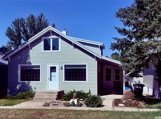 217 7th AVENUE E, Assiniboia, SK S0H 0B0