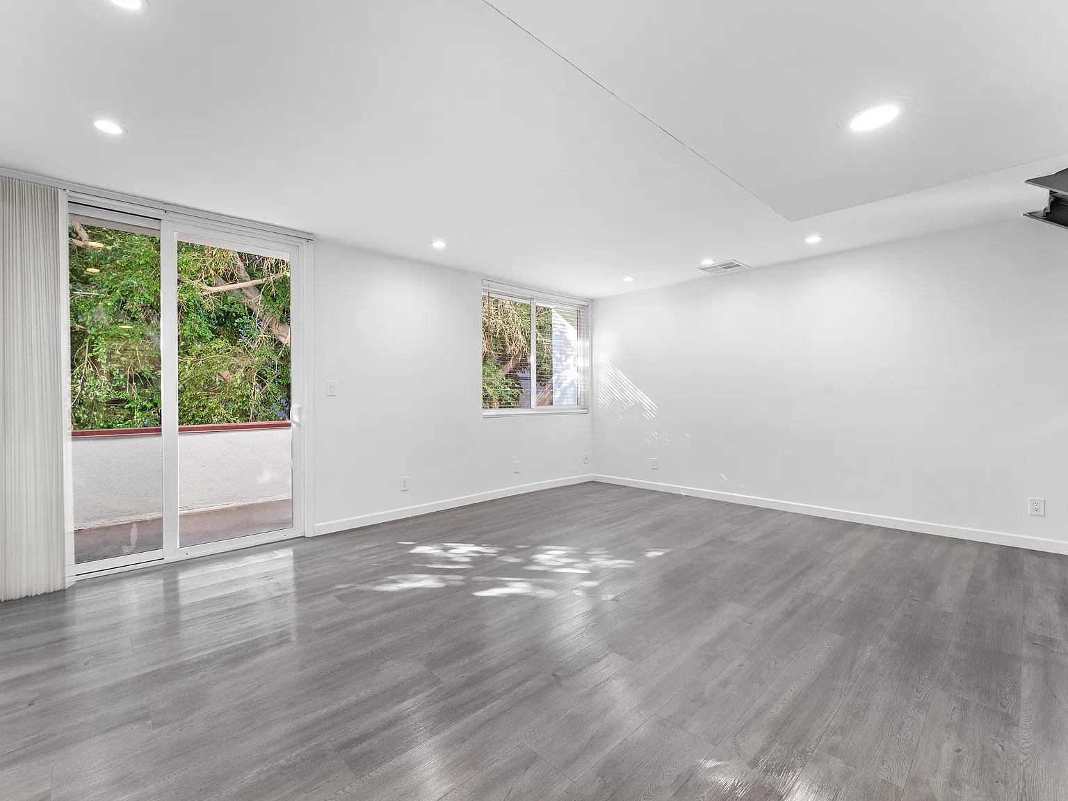 1615 Greenfield Ave — Photo 4