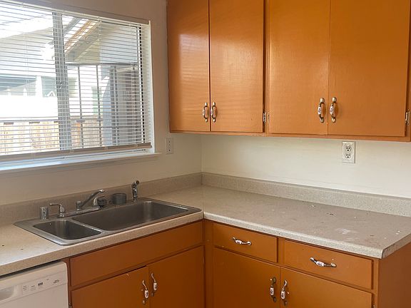 5th image of 578 S Eden Ave #578