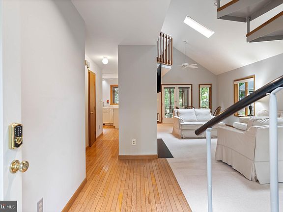 5th image of 35 Sandalwood Dr