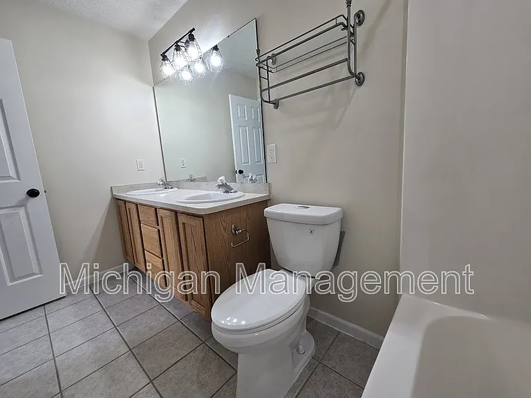684 Glenlivet St — Photo 20