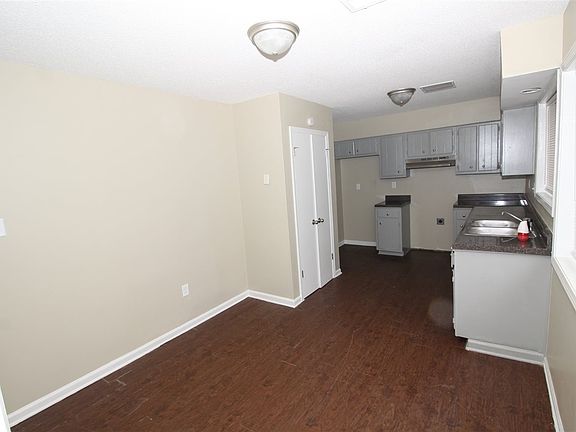 4th image of 4042 Hitchcock Dr