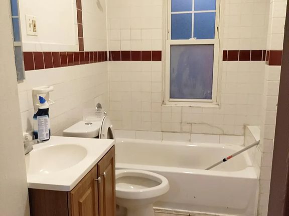 5th image of 982 Walden Ave #2