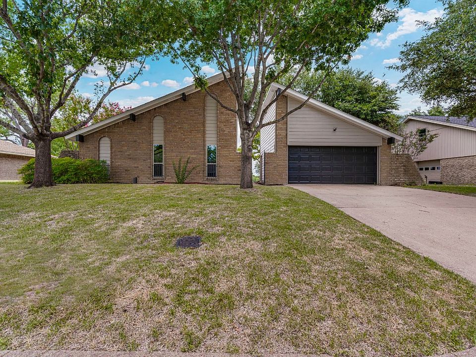 1st image of 418 Gingerbread Ln