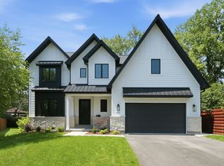 440 Briarhill Rd, Glenview, IL 60025