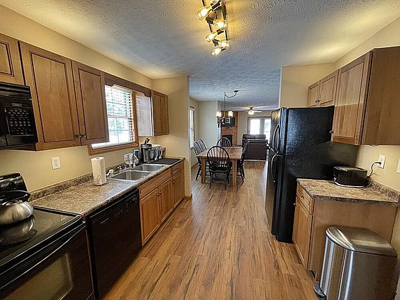 3rd image of 19 Creekside Dr #35