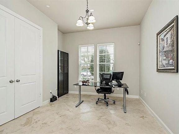 5th image of 1019 Saint Charles St