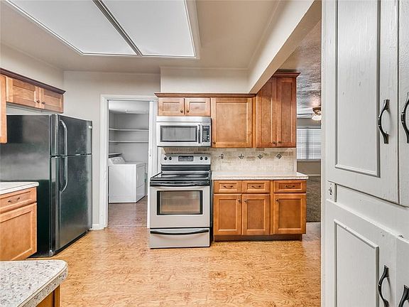 4th image of 4632 W Park Pl